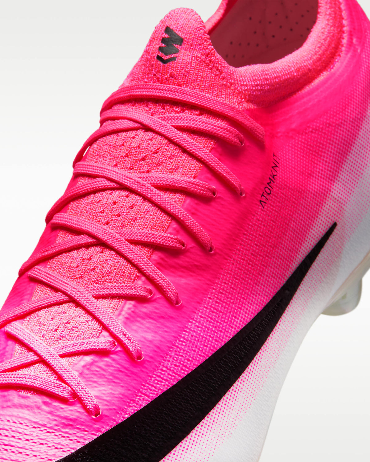 Nike Mercurial Vapor 17 football boots in the pink and black