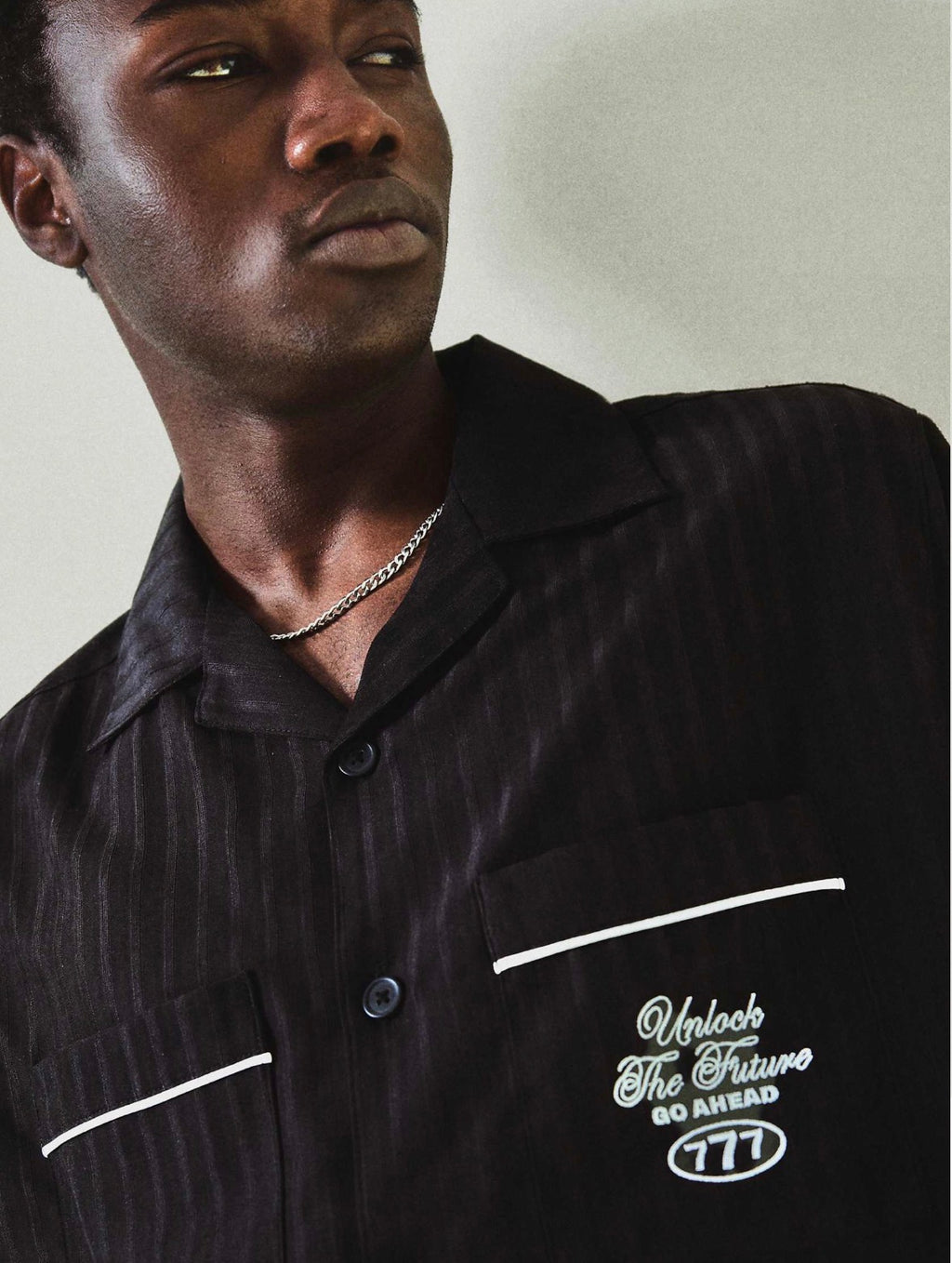 EMBROIDERED BOXY SHORT SLEEVE - BERSHKA