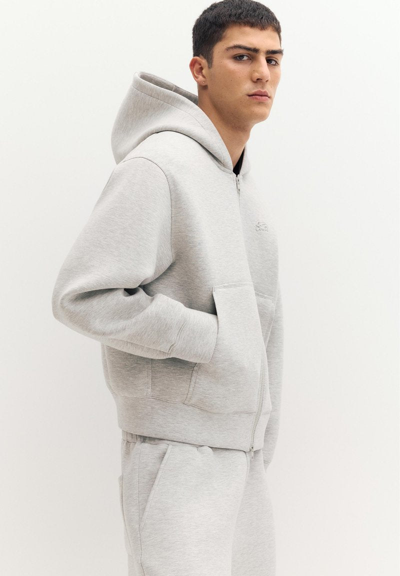 Sweat-shirt zip pull and bear